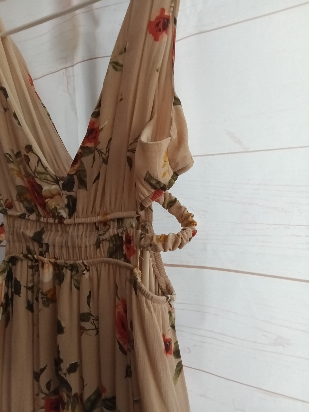 Beautiful floral dress - Picture 4 of 6